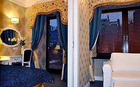 Sleepwalker Boutique Suites